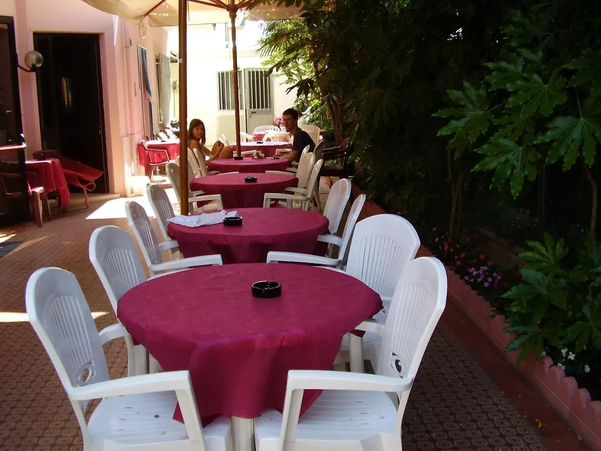 Pensione Fiorella Rimini 0*,