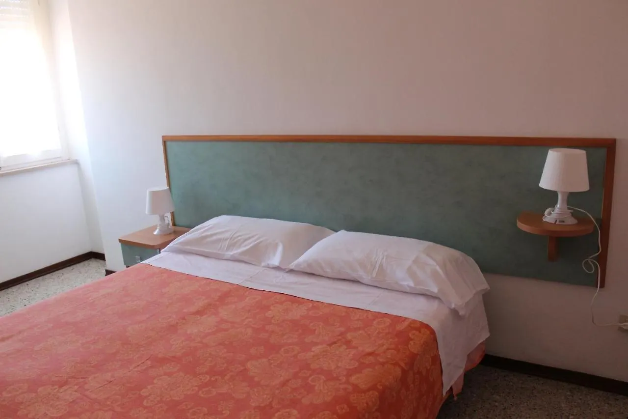 Pensione Fiorella Rimini 0*,