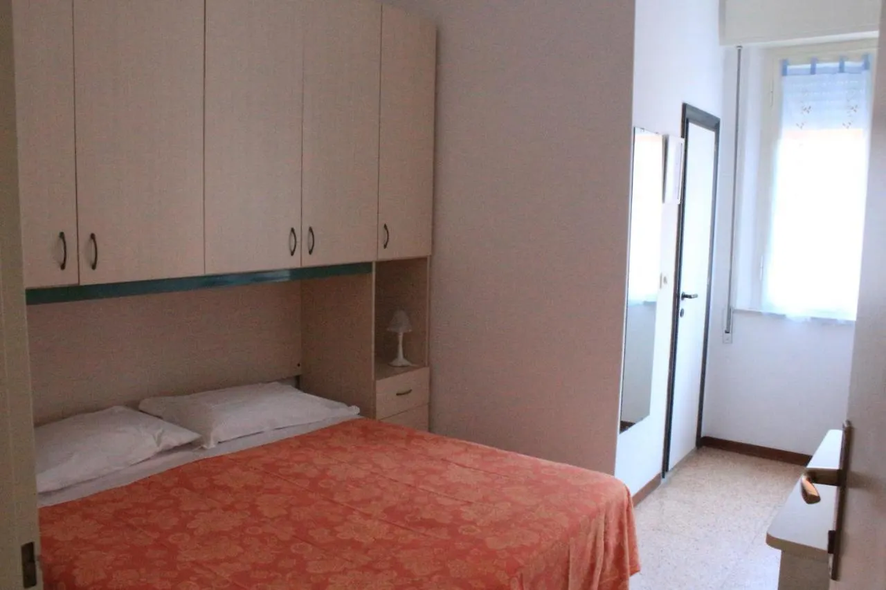 Pensione Fiorella Rimini 0*,