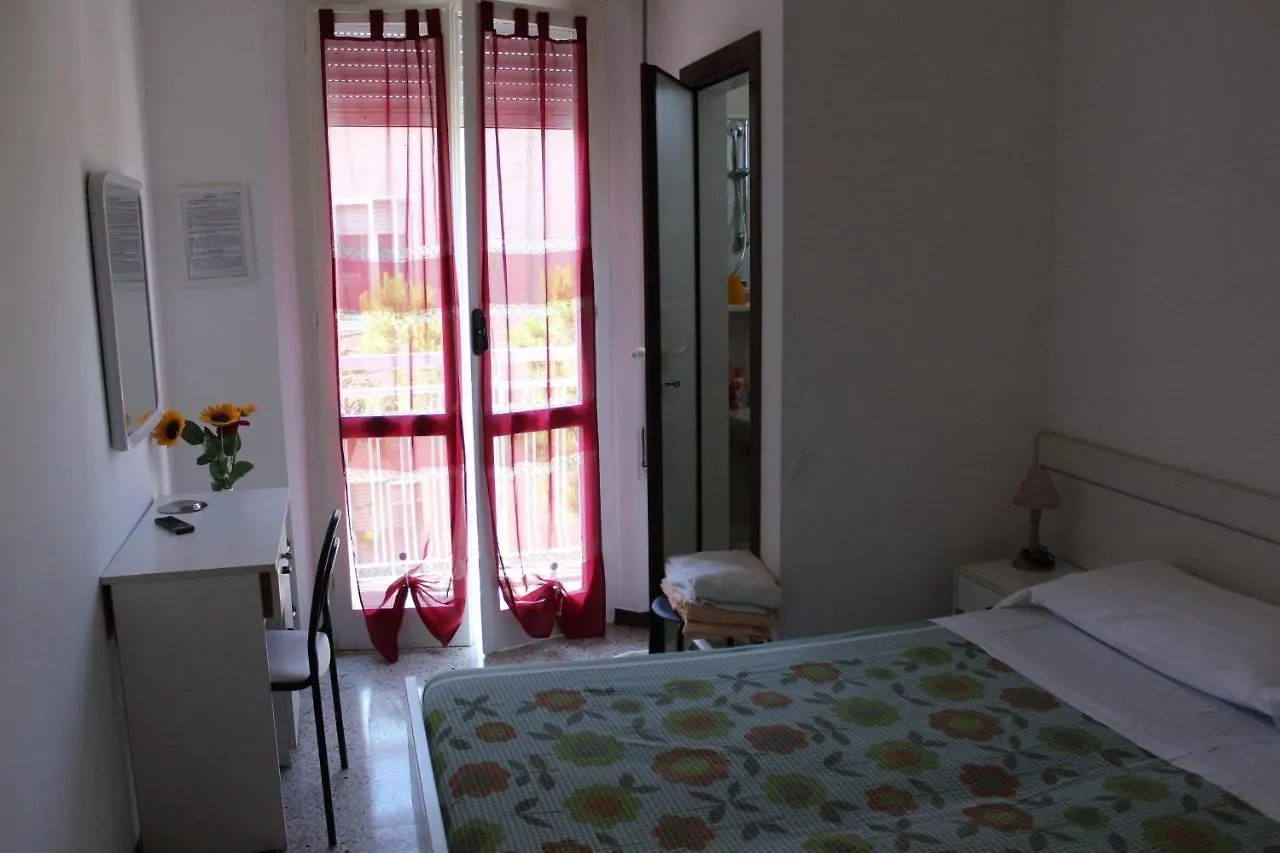 Pensione Fiorella Rimini 0*,