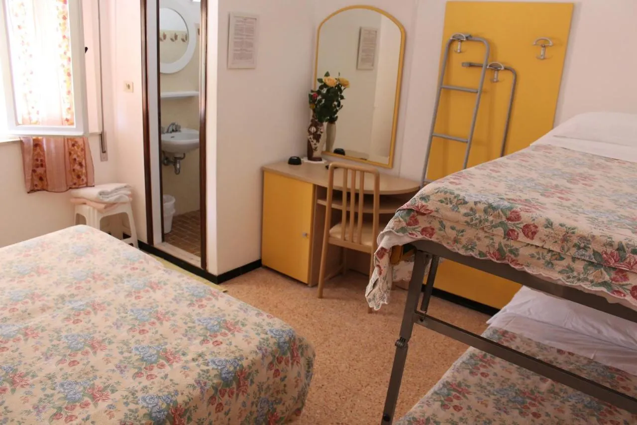 Hotel Pensione Fiorella Rimini Italië